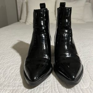 Steve Madden black crocodile embossed ankle boots. Size 6.